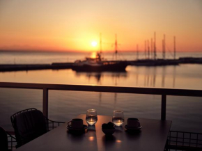 Monopolio Waterfront Apartment with Sea View, by ZanteWize